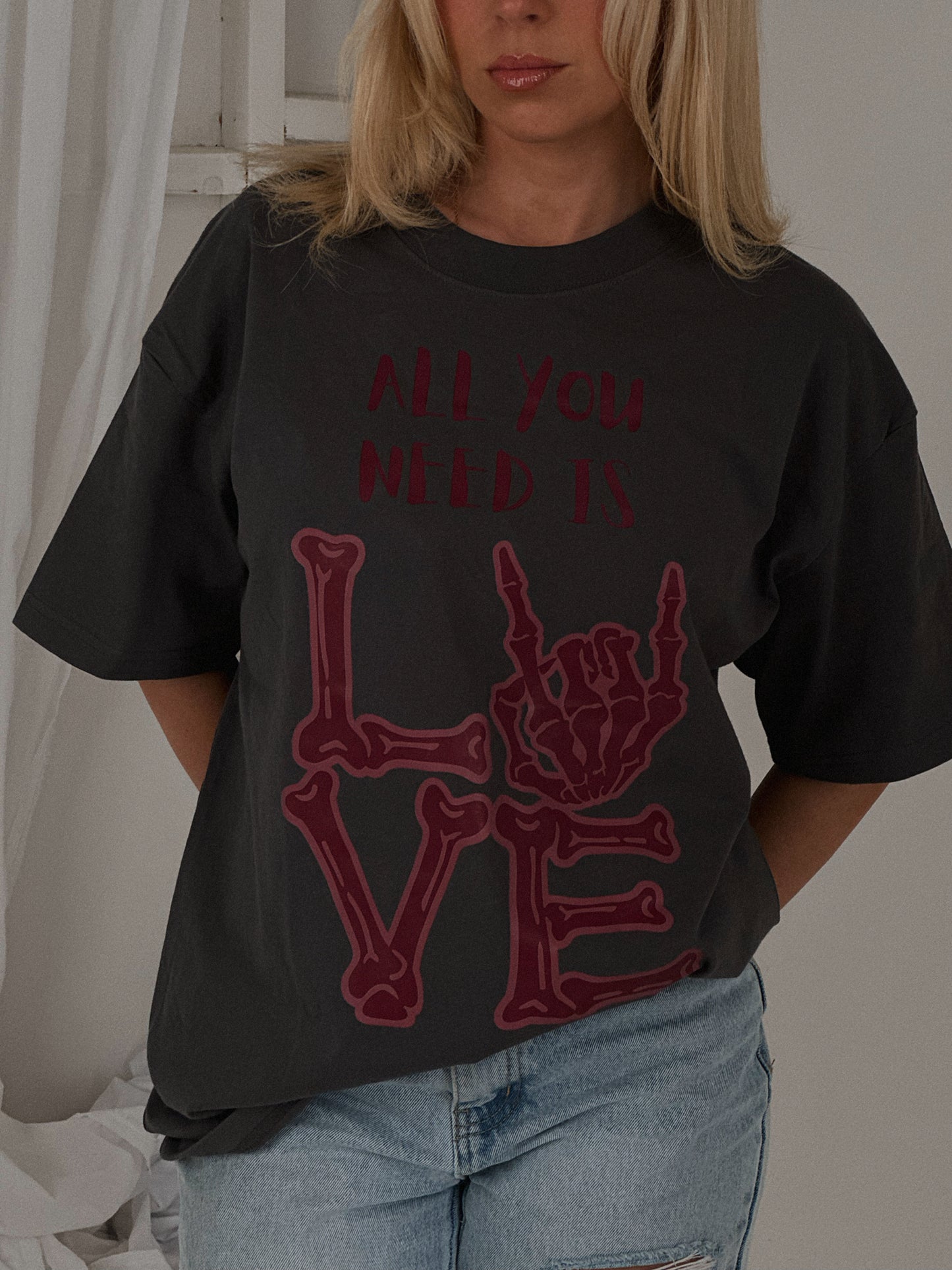 All you need is love graphic T-shirt